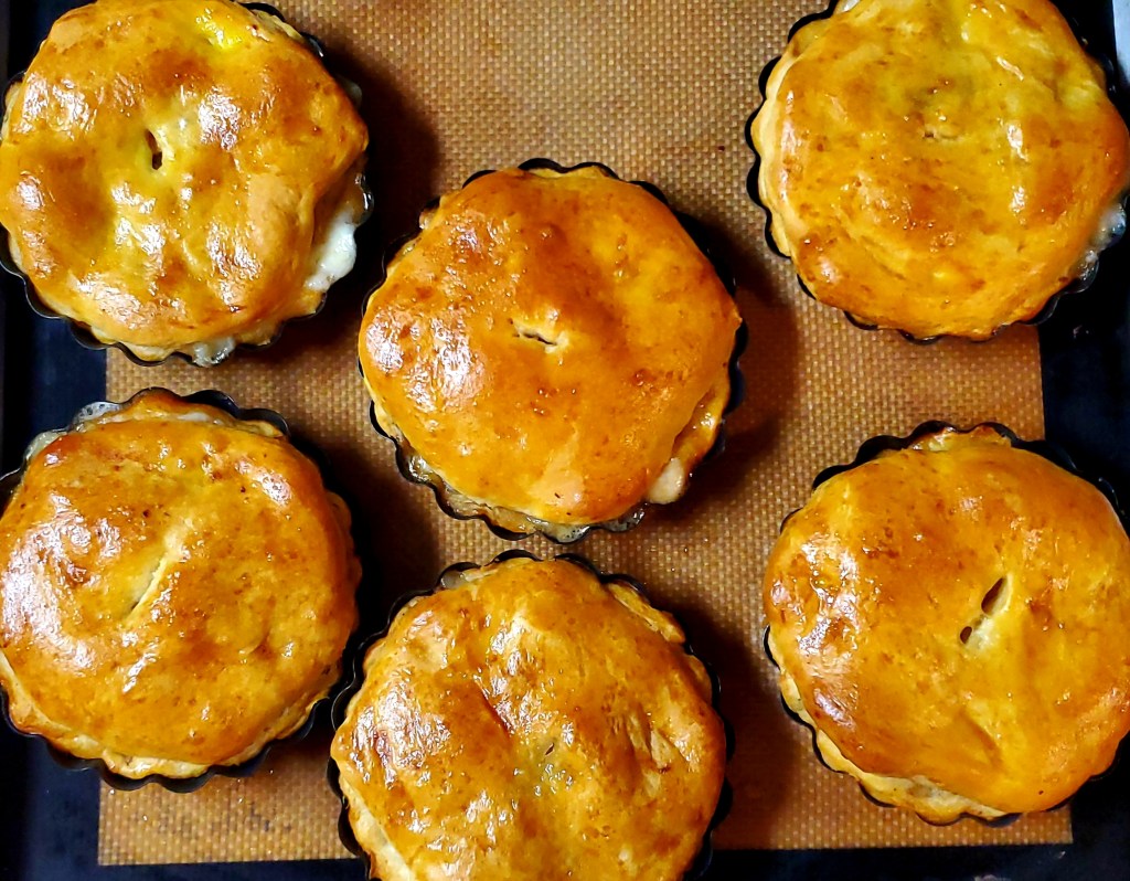 Delicious chicken and mushroom mini tarts made from those ever faithful refrigerator biscuits. Feed a lot on a little money.